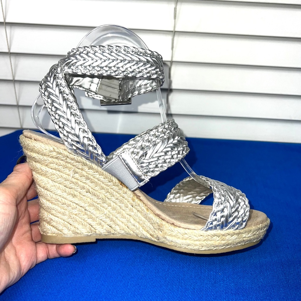 🚫SOLD! NWOT |•APOSTROPHE•| Metallic Silver Espadrille 'Audrey' Sandal - Picture 2 of 11